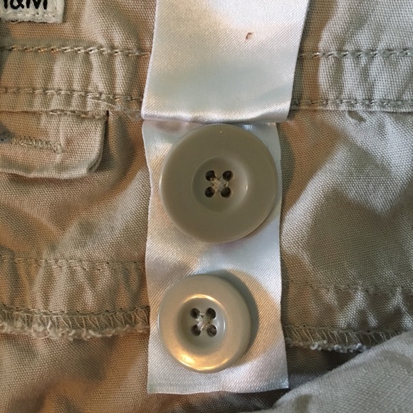 Khaki / Tan Shorts 8 - Picture 5 of 8